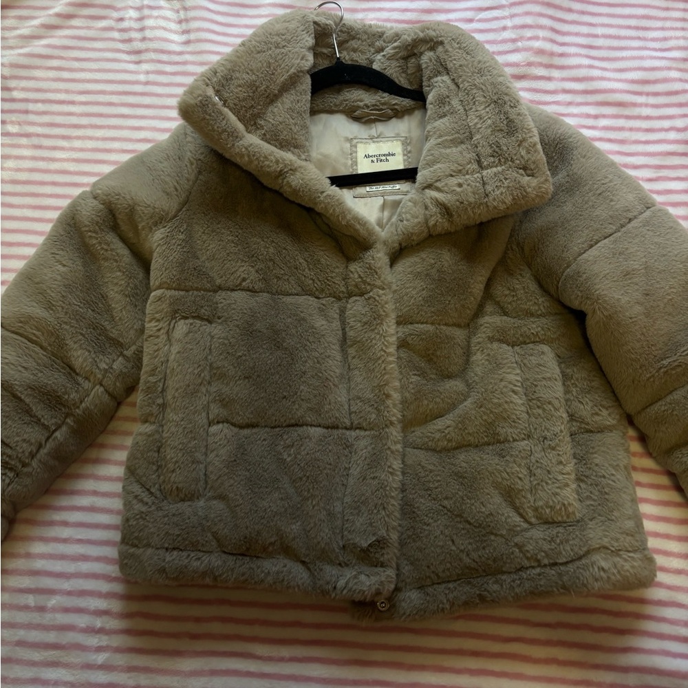 Abercrombie & Fitch  Plush Faux-Fur Jacket - Taupe Grey